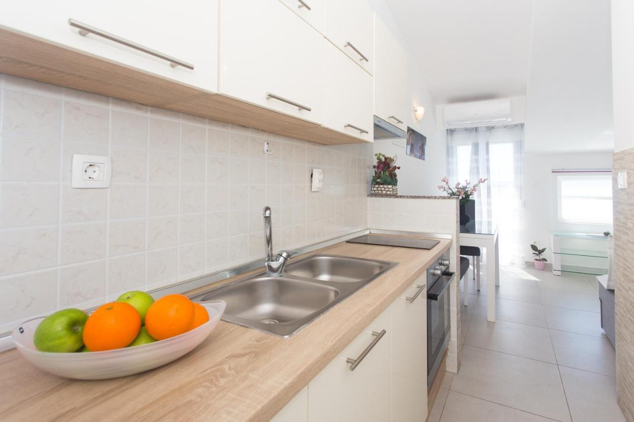 Apartments Bandic - 30 Meters To The Beach โตรกีร์ ภายนอก รูปภาพ