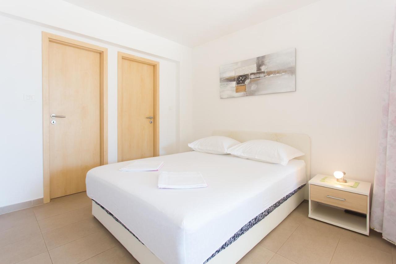 Apartments Bandic - 30 Meters To The Beach โตรกีร์ ภายนอก รูปภาพ