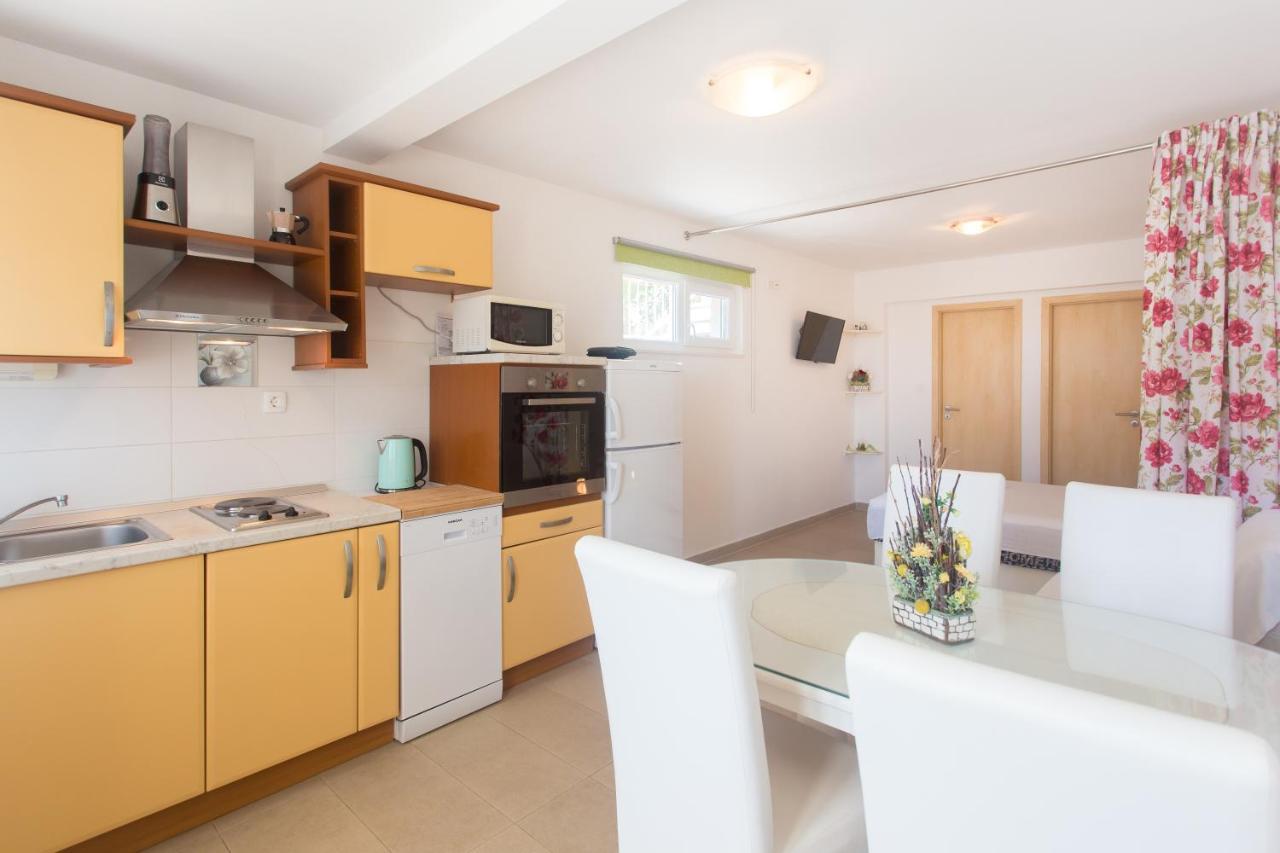 Apartments Bandic - 30 Meters To The Beach โตรกีร์ ภายนอก รูปภาพ