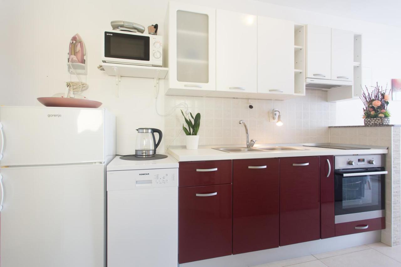 Apartments Bandic - 30 Meters To The Beach โตรกีร์ ภายนอก รูปภาพ