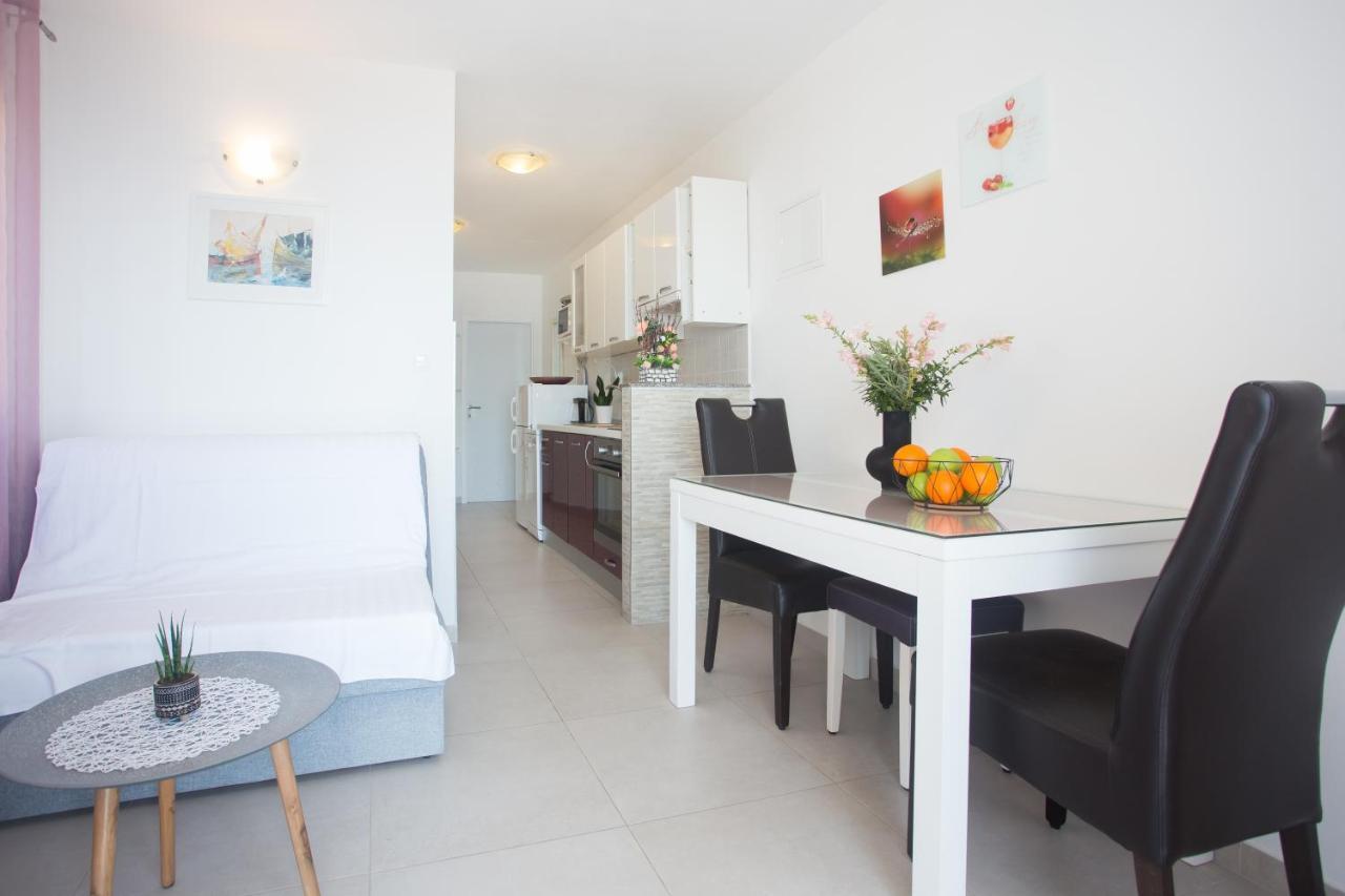 Apartments Bandic - 30 Meters To The Beach โตรกีร์ ภายนอก รูปภาพ